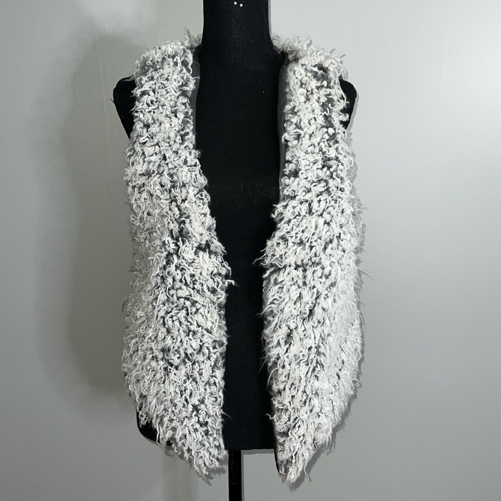 ME JANE Faux Fur Shag Vest - Picture 1 of 4